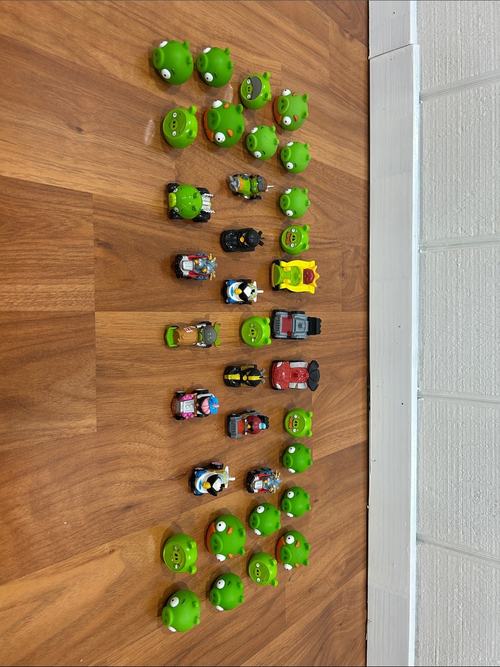 Angry Birds Green Pig Mini Vehicle Playset - Pack of Character Cars